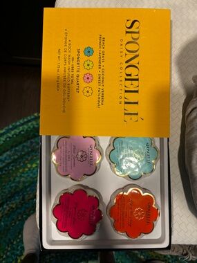 Spongelle in Daisy Collection Box 2 of the sponges are from the beach collection